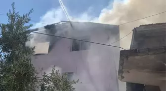 Kırıkhan'da Çatı Katında Yangın: 3 Yaşındaki Çocuk Hastaneye Kaldırıldı