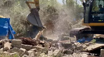 İskenderun'da Kamu Arazisine Kaçak Yapı Yıkımı Sırasında Arbede