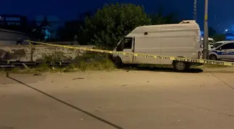 İskenderun'da Yolcu Otobüsü ile Hafif Ticari Araç Çarpıştı: Sürücü Yaralı