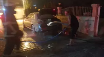 Hatay'da Kundaklanan Otomobil Kullanılamaz Hale Geldi