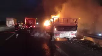 Payas'ta Seyir Halindeki Pikapta Yangın Çıktı