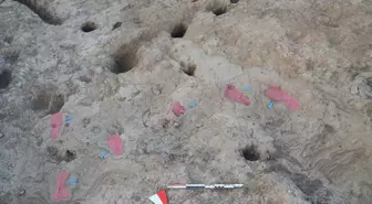 Hatay'daki Kazılarda 5200 Yıl Öncesine Ait 5 İnsan Ayak İzi Bulundu