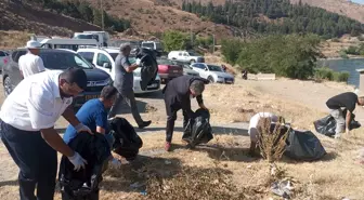 Sivrice Belediyesi Hazar Gölü Kıyısında Çevre Temizliği Yapıldı
