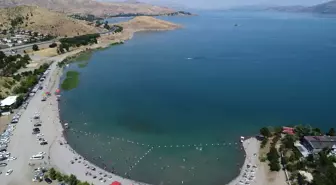 Hazar Gölü, Yaz Sıcaklarında Tatilcilerin Gözdesi