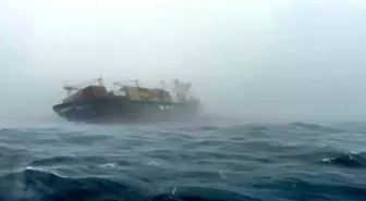 Hindistan Açıklarında Tehlikeli Yük Taşıyan Gemi Battı