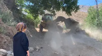 Hizan'da Köy Yolları Yenileniyor
