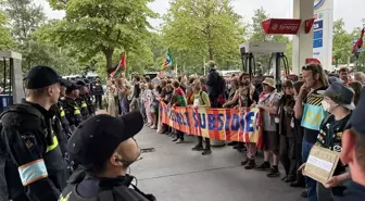 Lahey'de NATO Zirvesini Protesto Eden Göstericilere Polis Müdahalesi