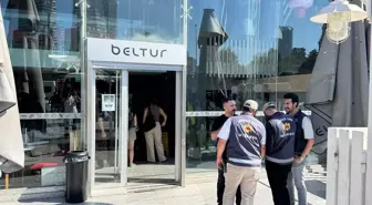 İBB İşçileri Haksız İşten Çıkarma Nedeniyle Oturma Eylemi Gerçekleştirdi
