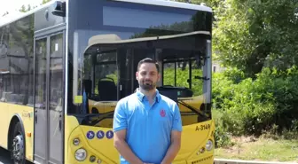 İETT Şoförü, Yanan Türk Bayrağına Müdahale Etti