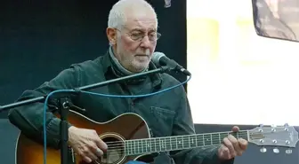 İlhan Şeşen Ellerimde Çiçekler şarkı sözleri! Ellerimde Çiçekler sözleri kime ait?