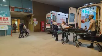 İnegöl'de Otomobil Su Kanalına Devrildi: 2 Yaralı