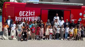 Bursa'da Roman Öğrenciler İçin Gezici Kütüphane Etkinliği Düzenlendi