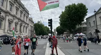 Londra'da Filistin'e Destek Yürüyüşü: On Binler Protesto Etti