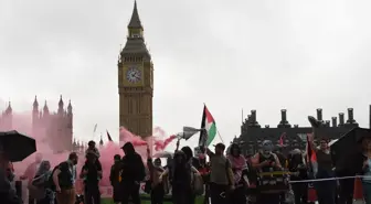 Londra'da On Binlerce Kişi Filistin Destek Eylemi Düzenledi