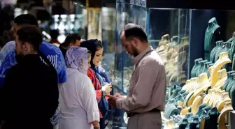 İran'da Döviz ve Altın Fiyatları Rekor Seviyelere Ulaştı