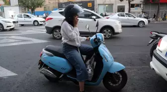 İran'da kadınlar motosiklet ehliyeti almanın önündeki engellerin kalkmasını istiyor