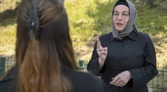 Ankara Adliyesi'nde İşitme Engellilere Köprü Oluyor