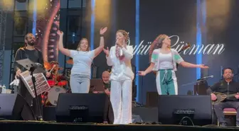 Öykü Gürman, Isparta Gül Festivali'nde Sahne Aldı