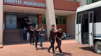 Isparta'da Yan Bakma Nedeniyle Kavga: 3 Yaralı, 2 Tutuklama