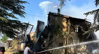 Isparta'da Yangın: İki Katlı Ahşap Ev Küle Döndü