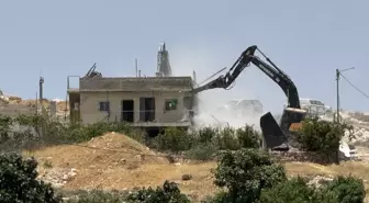 İsrail Ordusu Batı Şeria'da Filistinlilere Ait Yapıları Yıktı