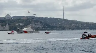 Boğaziçi Kıtalararası Yüzme Yarışı'nda Kaybolan Rus Yüzücü İçin Arama Çalışmaları Devam Ediyor