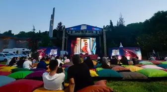 İstanbul'da, 15 Temmuz temalı filmlerin açık hava gösterimi yapıldı