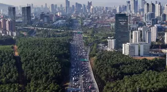 İstanbul'da haftanın ikinci iş gününde trafik yoğunluğu yaşanıyor