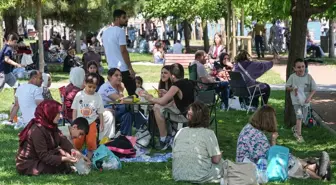İstanbul'daki Sahil ve Parklar Bayramda Doldu Taştı