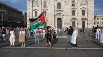 Roma'da Filistin Destekçileri İsrail Büyükelçiliğine Yürüdü