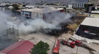İzmir'de Atık Yığınındaki Yangın Kontrol Altına Alındı