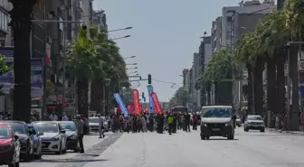 İzmir Büyükşehir Belediyesinde İşten Atılan İşçilerden Meclis Protestosu
