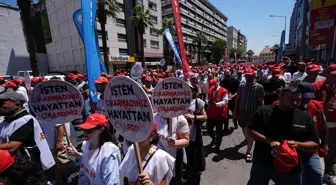 İzmir'de İşten Çıkarılan İşçilerden Protesto Eylemi