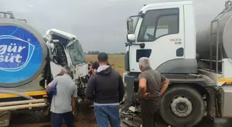 Ödemiş'te Süt Kamyonları Çarpıştı: 1 Yaralı