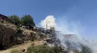 Kemalpaşa'da Yangın: Bir Ev Kullanılamaz Hale Geldi