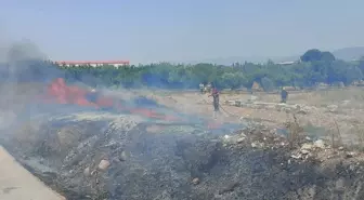 İzmir Kemalpaşa'da Boş Arazide Yangın Kontrol Altına Alındı