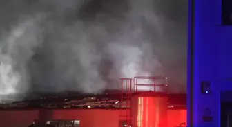 Kemalpaşa'da Cam Fabrikasında Yangın Çıktı