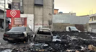 İzmir'de Çöp Alanında Çıkan Yangın 6 Araca Zarar Verdi