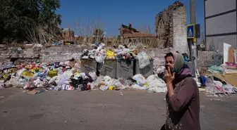 İzmir'de Çöp Sorunu Büyüyor: Vatandaşlar Tepkili