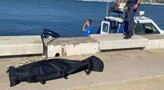 İzmir Bayraklı'da Denizde Erkek Cesedi Bulundu