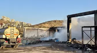 Karşıyaka'daki Katı Atık Bertaraf Tesisinde Yangın Çıktı
