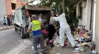 Bornova'da Çöp Ev Temizlendi, Aile Sosyal Destek Hizmetlerine Yönlendirildi