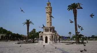 İzmir'de kent merkezinde bayram sessizliği hakim