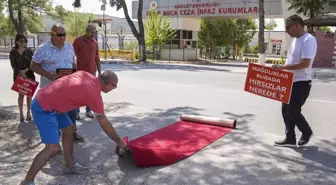 İzmir Kooperatif Mağdurlarından Kırmızı Halı Eylemi