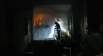 İzmir'de Metruk Binada Yangın Çıktı