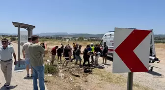 Menderes'te Motosiklet Yayaya Çarptı, 2 Yaralı