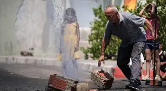 Karabağlar'da Patlayan Su Borusu İki Gündür Onarılmadı
