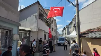 İzmir'de şehit olan emniyet müdürünün Bursa'daki babaevine şehadet haberi ulaştı