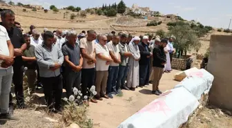 İzmir'deki Trafik Kazasında Hayatını Kaybeden Kardeşler Mardin'de Defnedildi