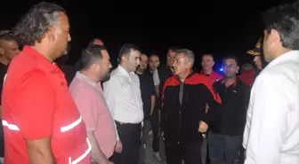 İzmir'de Orman Yangını: İki Mahalle Tahliye Edildi